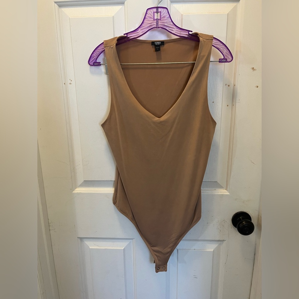 LIKE NEW Express V-Neck Body Contour Bodysuit - Tan/Gold - Sz Medium